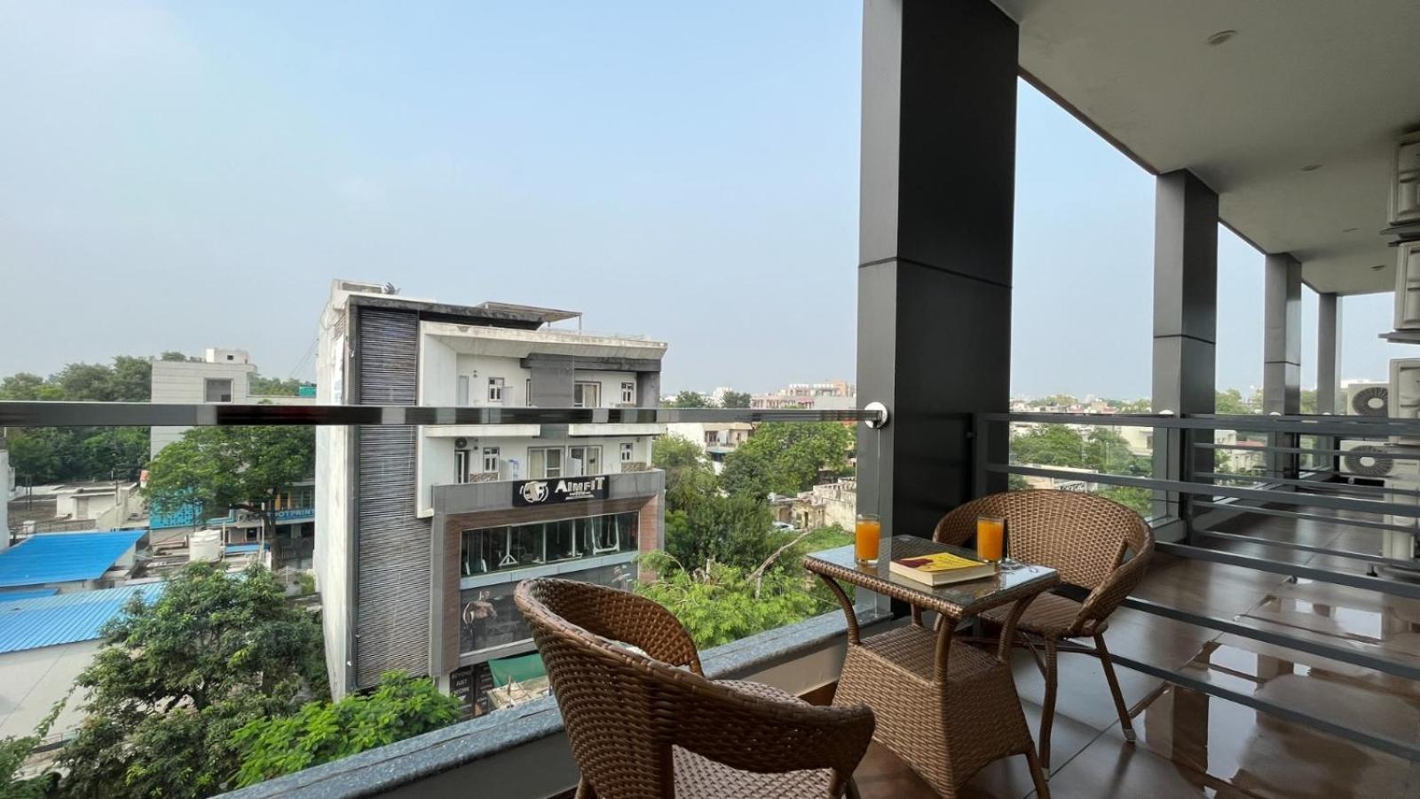 Zen Suites Gurgaon - Luxe Stays Collection Kültér fotó
